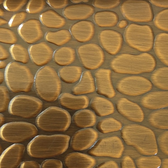 Gold color hard case evening bag. Great color - Picture 4 of 5